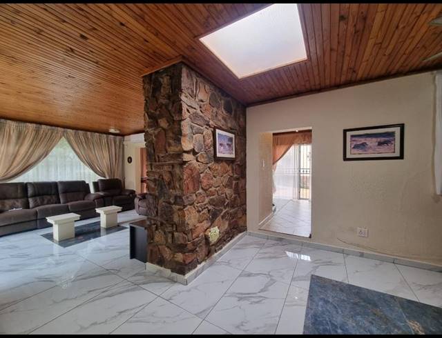 4 BEDROOM HOUSE FOR SALE IN GLENVISTA